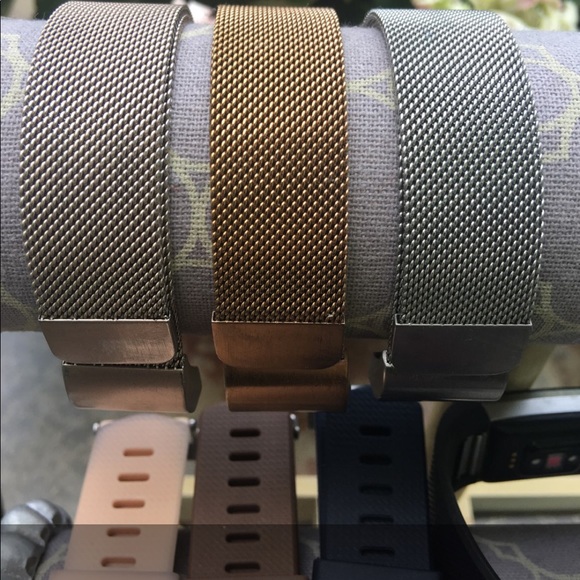 Fitbit Charge 2 with accessories - Picture 4 of 5